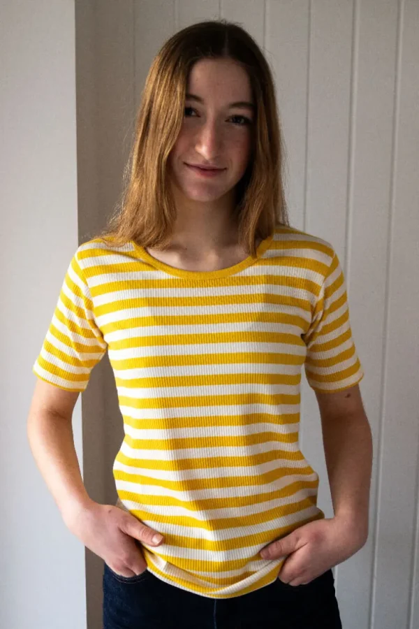 Danefæ ESS - Danefriend Tee Faded Yellow/Chalk | Dame T-shirts