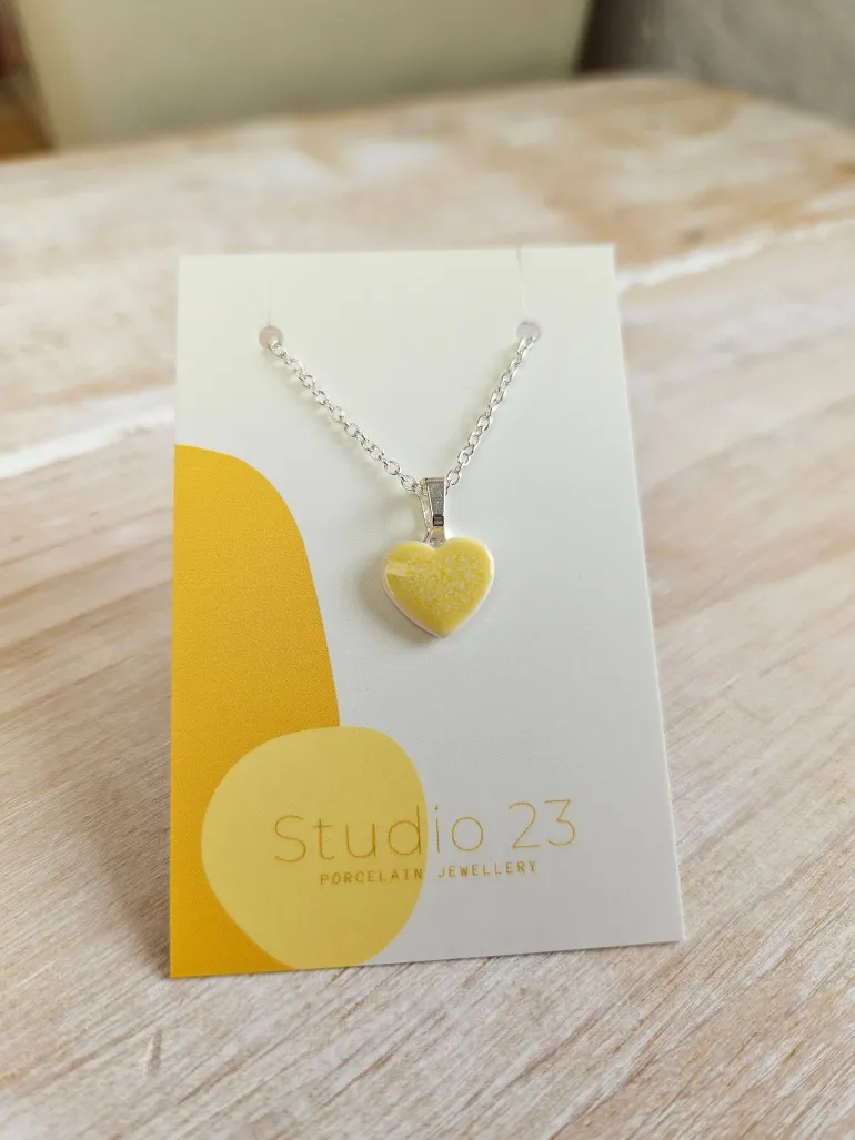 Danefæ Studio 23 Heart Pendant Olive | Dame Smykker