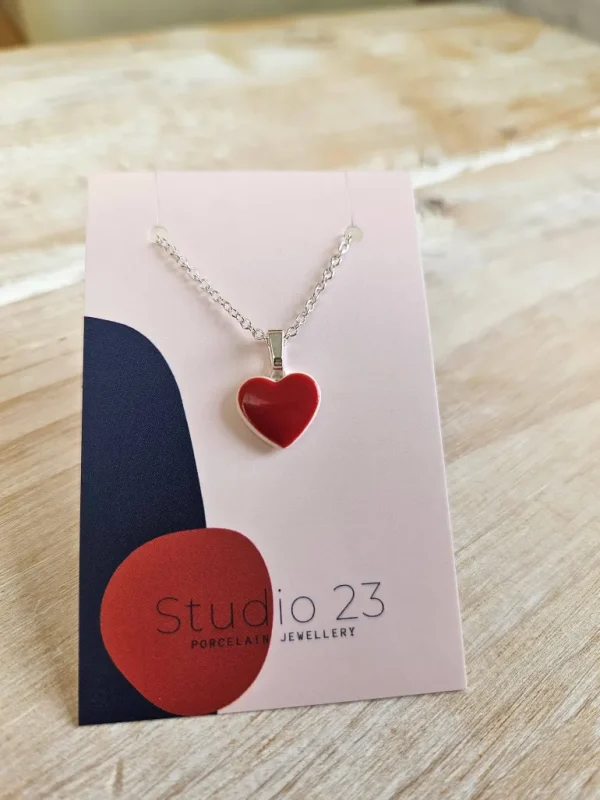 Danefæ Studio 23 Heart Pendant Red | Dame Smykker